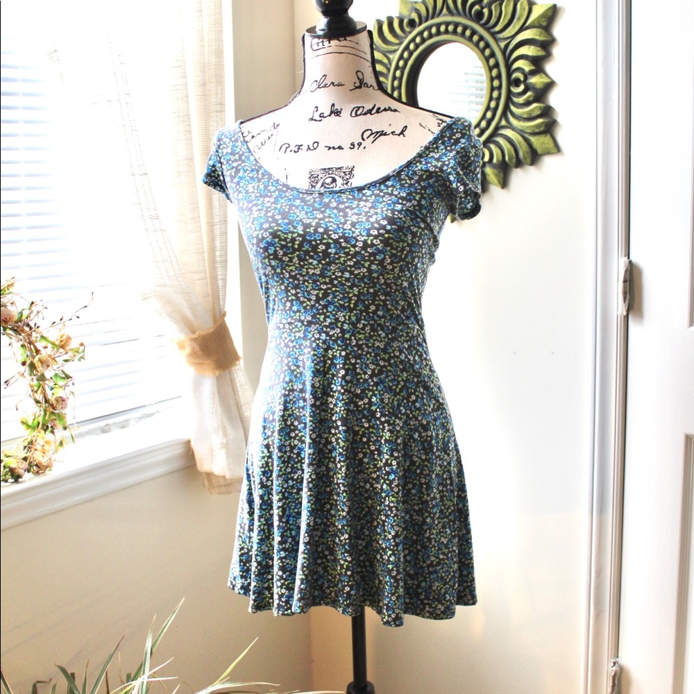 🌼🌼Floral patterned American Eagle  dress